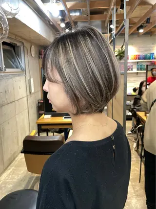 ショート カラー ハイライト/レイヤー ミルクティー/山本のヘアスタイル