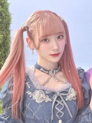 カラー 透けるやわらか艶髪♡ ナチュラルストレートのヘアスタイル