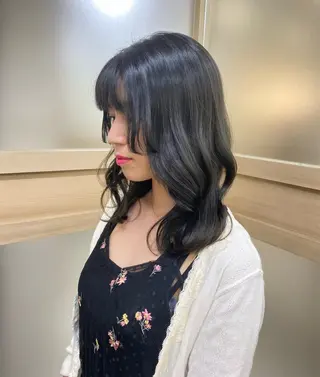 セミロング 艶髪韓国ヘア 💘小笠原涼華のヘアスタイル