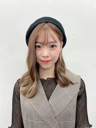 セミロング カラー 愛子 /ハイトーンのヘアスタイル