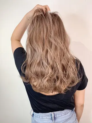 セミロング カラー _WHITE＋ 南海難波店のヘアスタイル