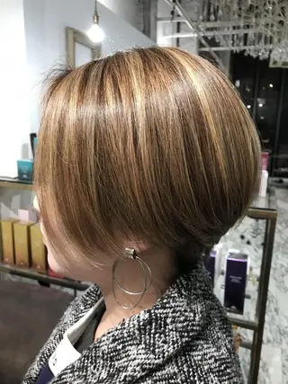 ショート カラー 👑圧倒的カラー👑 佐々木祐希のヘアスタイル