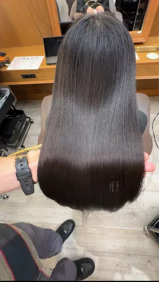 ロング Charmant【シェルマン】所属・〘Charmant〙 レイのヘアスタイル