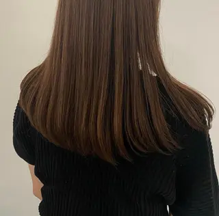 セミロング カラー 髪質改善 イオリのヘアスタイル