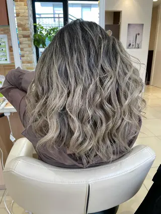 セミロング カラー IwAsh中山所属・✂︎中山ブリーチ・ パーマ✂︎露木智也のヘアスタイル