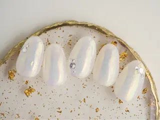 ネイル WHITE NAIL 宝塚所属・中田 未優のネイルデザイン