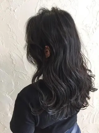 ロング 韓国レイヤー外国人風 透明感カラー髪質改善のヘアスタイル