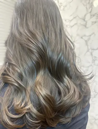 ロング カラー SAYAKA🩶 レイヤー韓国ヘア新宿のヘアスタイル