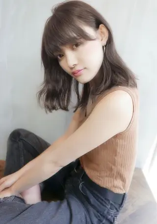 ミディアム カラー レイヤー　べージュ 白石研太のヘアスタイル