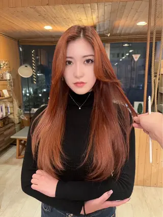 ロング 韓国レイヤー外国人風 透明感カラー髪質改善のヘアスタイル
