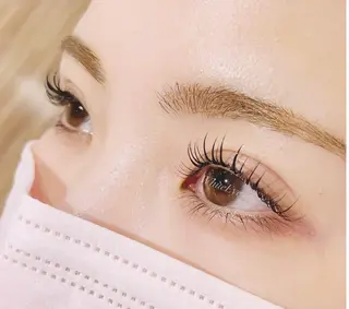 マツエク・マツパ WHITE EYE那覇店所属・WHITEEYE 那覇店の眉毛・アイブロウイメージ