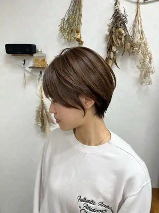 ショート Ring  by Moremuu所属・issy/ハイライト ハイトーン／レイヤーのヘアスタイル