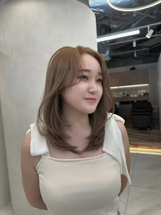 セミロング カラー ARMONY表参道店所属・ブリーチなし艶カラー ライムのヘアスタイル