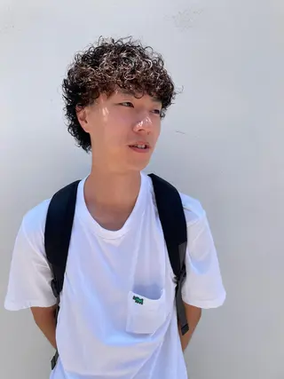 ショート パーマ メンズ 嶋佐 昌大 シマサマオのヘアスタイル