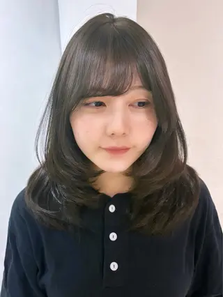 ミディアム カラー 松本 美海のヘアスタイル