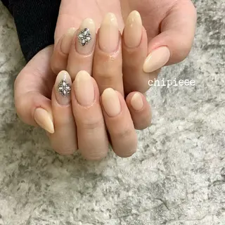 ネイル charme所属・. SHIORIのネイルデザイン