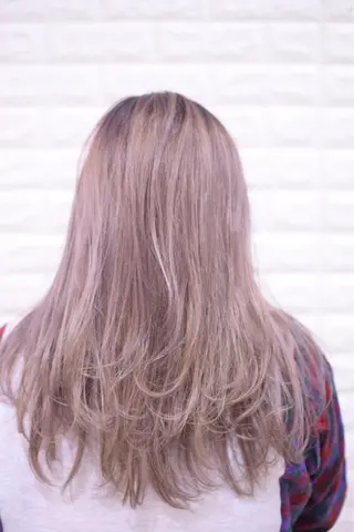 カラー ハイトーンカラー RYUのヘアスタイル