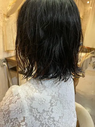 ミディアム パーマ 泊 紗羅のヘアスタイル