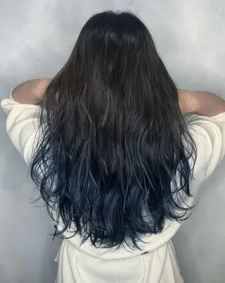 カラー ロング N° aria 三軒茶屋のヘアスタイル