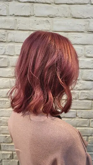 カラー マイタ アイコのヘアスタイル