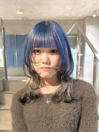 ミディアム カラー kai .のヘアスタイル