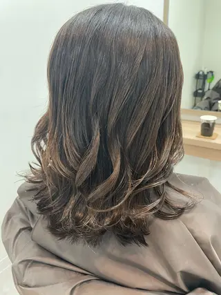 ミディアム カラー パーマ 葭葉 久美子のヘアスタイル