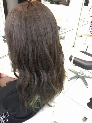セミロング カラー 岩崎 裕司のヘアスタイル