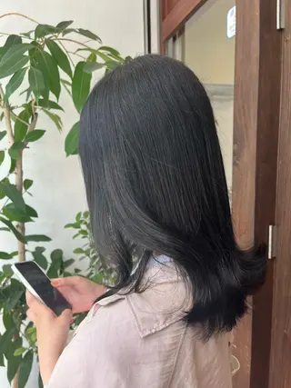 セミロング カラー インナーカラー🩵 角田紗雪のヘアスタイル