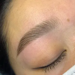 眉毛と韓国肌質改善 サロン　和泉府中のエステ・リラクイメージ