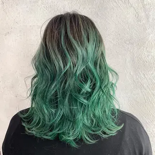 ミディアム カラー 及川シゲル 髪質改善講師のヘアスタイル