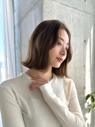 ミディアム カラー TRENCH　相澤 果歩のヘアスタイル