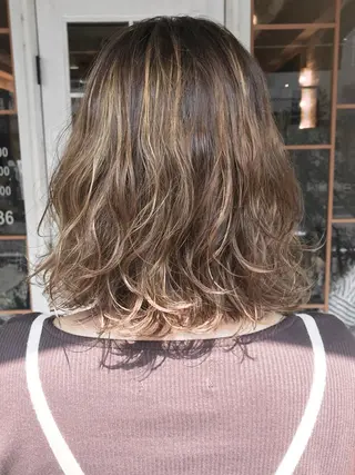 ミディアム カラー パーマ 増子 幹樹のヘアスタイル