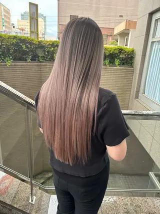 ロング アブアイ所属・🌈艶髪ハイトーン SENAのヘアスタイル