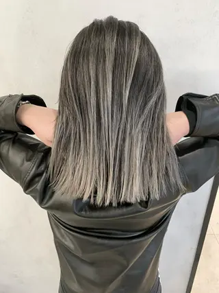 セミロング 韓国レイヤーカット KOUKIのヘアスタイル