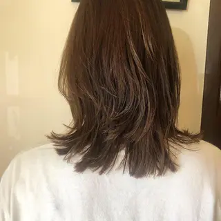 ミディアム 吉川 愛美李のヘアスタイル