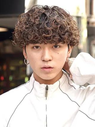 ショート パーマ メンズ fifthメンズ原宿 波巻きパーマ平居俊太のヘアスタイル
