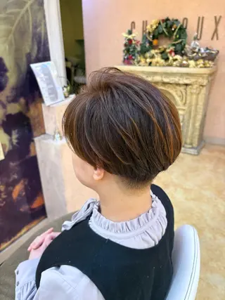 ショート カラー 小松 千夏のヘアスタイル