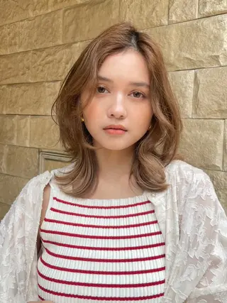 ミディアム カラー 鈴木 空音のヘアスタイル