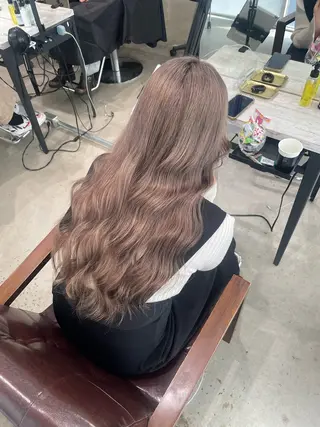 ロング カラー youres hair 新宿3丁目店所属・🍫ハイトーン✖︎ 縮毛矯正🍫柴田のヘアスタイル