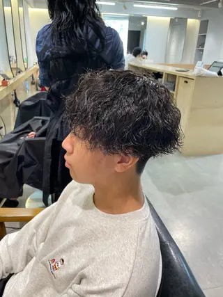 パーマ メンズ マエダ リョウのヘアスタイル