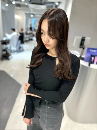 セミロング カラー ハッシュカット レイヤー池袋のヘアスタイル