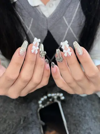 ネイル ♱˖⁺ 𝒎𝒐𝒑𝒊 ⁺のネイルデザイン