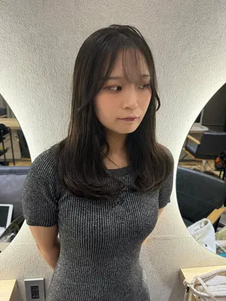 ミディアム 艶 透け感カラー 似合わせ 齊木 勇人のヘアスタイル