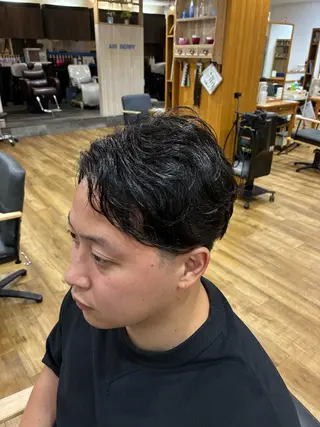 メンズ AIR BERRY所属・安島(あじま) 慎(まこと)のヘアスタイル