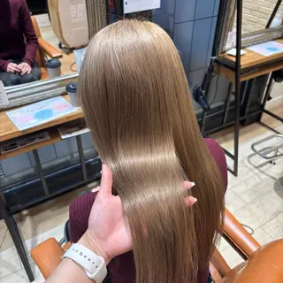 カラー しおり🍬 KOKORO🤍のヘアスタイル