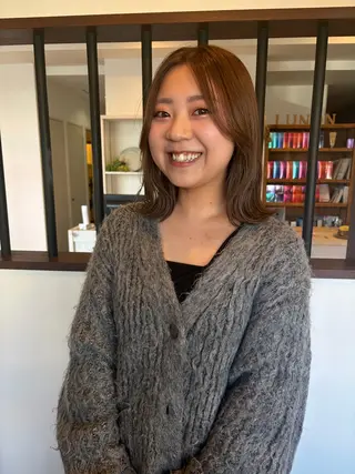 カラー 浅津 菜月のヘアスタイル