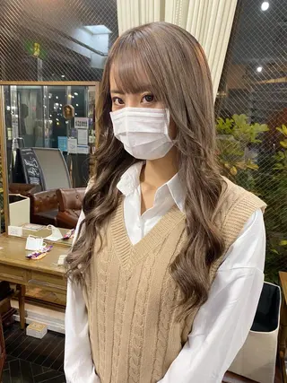 ロング カラー モモカ/ハイトーン /バレイヤージュのヘアスタイル