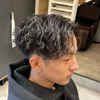 カラー パーマ メンズ メンズ特化　パーマ メッシュハイライトのヘアスタイル