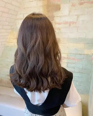 セミロング カラー YUNA ユウナのヘアスタイル