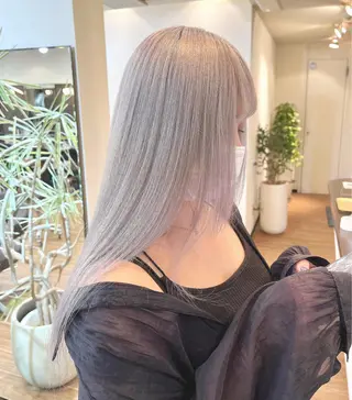 ロング カラー ANKH CROSS 新宿店所属・色ムラ修正の神様 新宿ハイトーンかすみのヘアスタイル